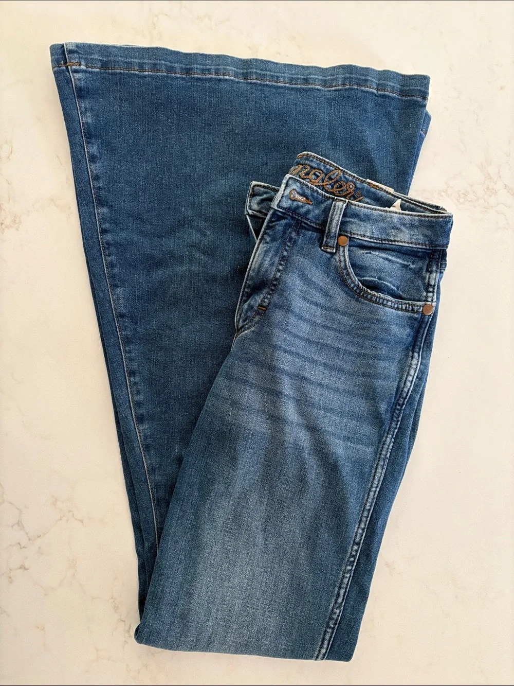 Wrangler Retro Premium Trumpet Flare Blue Denim Jeans with Gold Logo Stitching - Picture 4 of 6